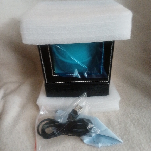 Black and Cream Accessories with Stylish Design - Picture 7 of 9